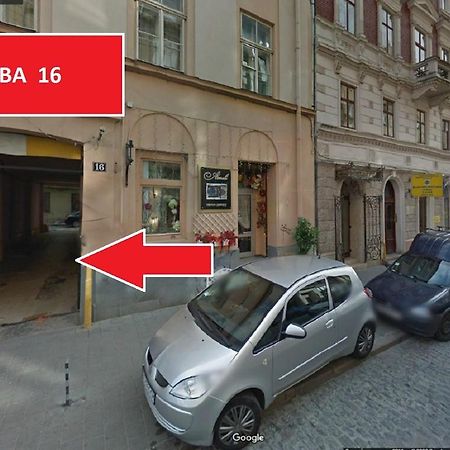 Apartments On Valova 16, On Market Square Lviv Eksteriør bilde