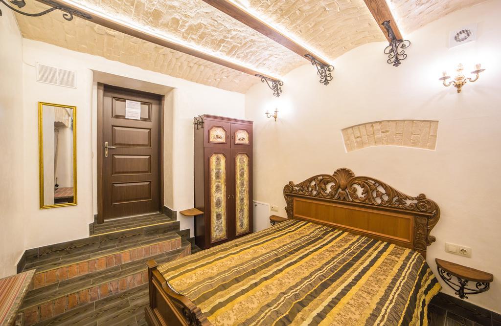 Apartments On Valova 16, On Market Square Lviv Eksteriør bilde